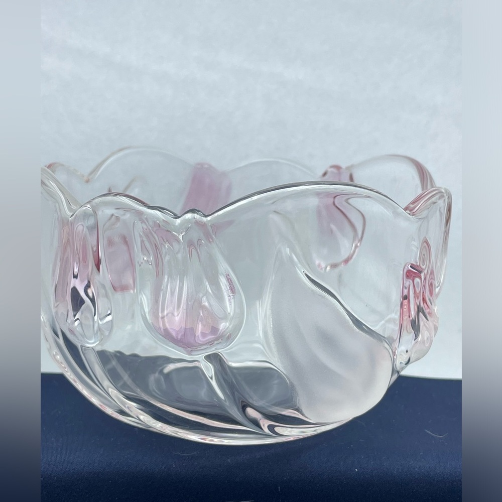 Mikasa Trivoli Pink Tulip Clear Crystal Glass Bowl 
Excellent condition